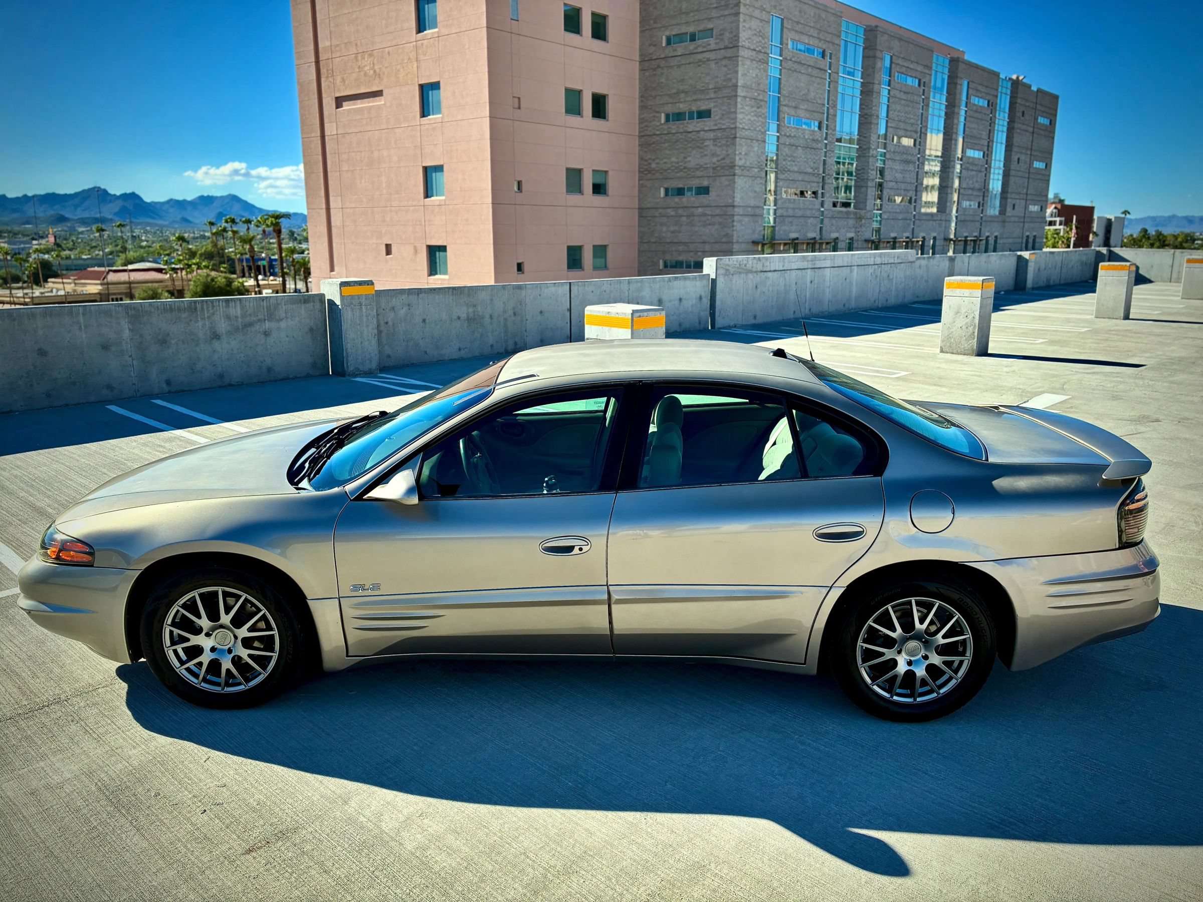 Used 2003 Pontiac Bonneville SLE FWD image 6