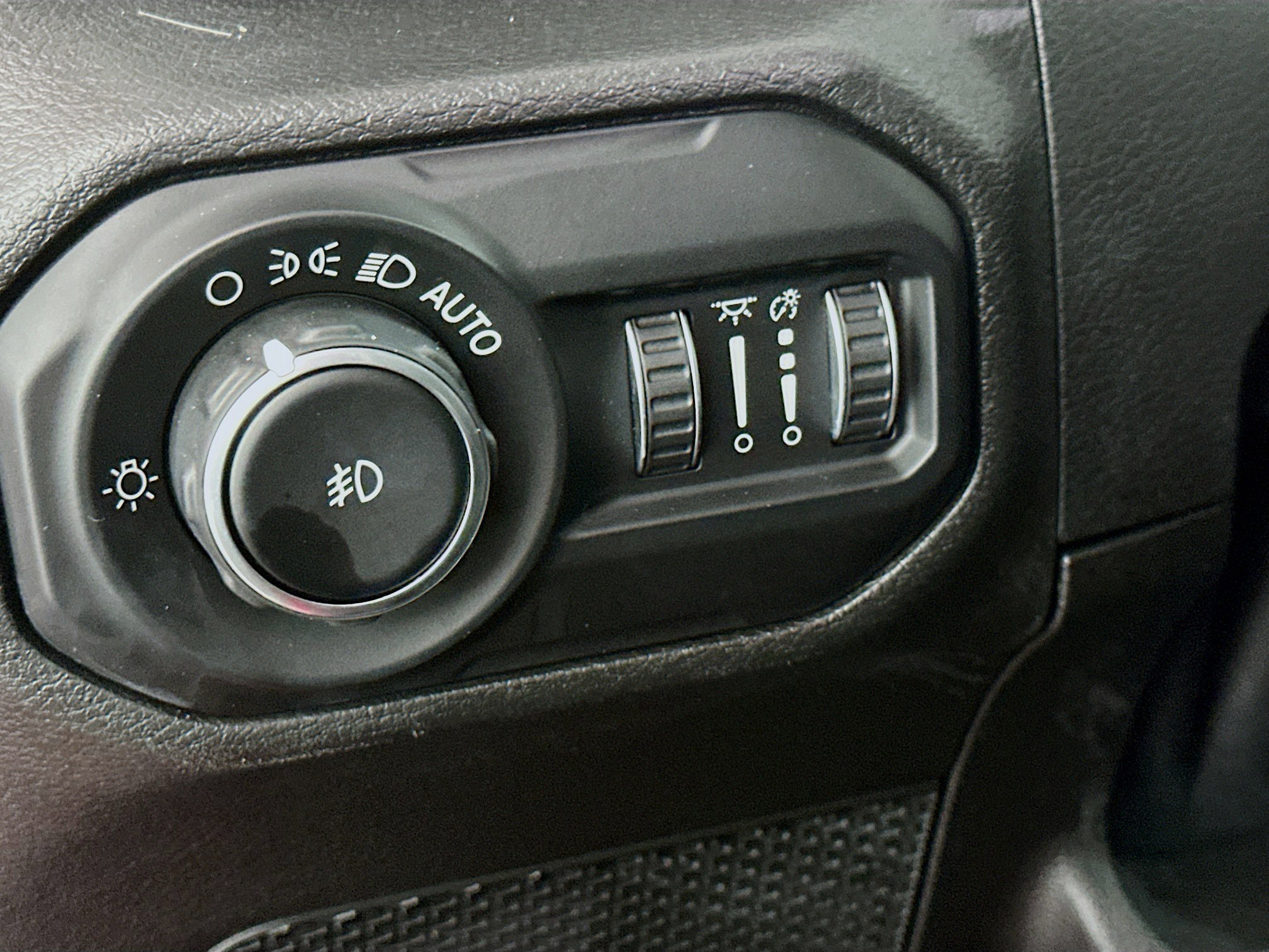 Used 2019 Jeep Wrangler Unlimited Sahara w/ LED Lighting Group image 16