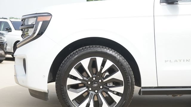 Used 2025 Ford Expedition Platinum w/ Driver's Package AWD/4WD image 5