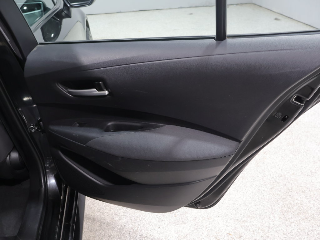 Used 2020 Toyota Corolla LE FWD image 19
