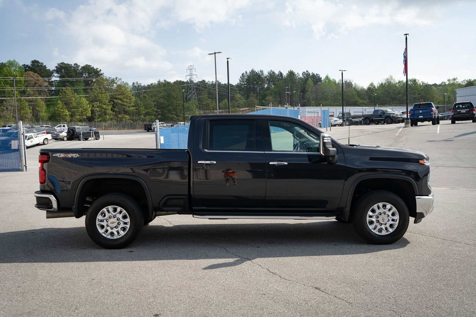 Used 2024 Chevrolet Silverado 2500 LTZ AWD/4WD image 11
