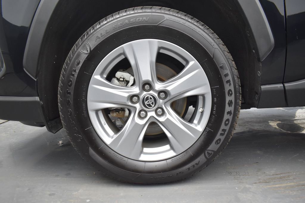 Used 2022 Toyota RAV4 LE AWD/4WD image 9