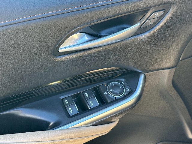 Used 2024 Cadillac XT4 Luxury w/ Cold Weather Package AWD/4WD image 19