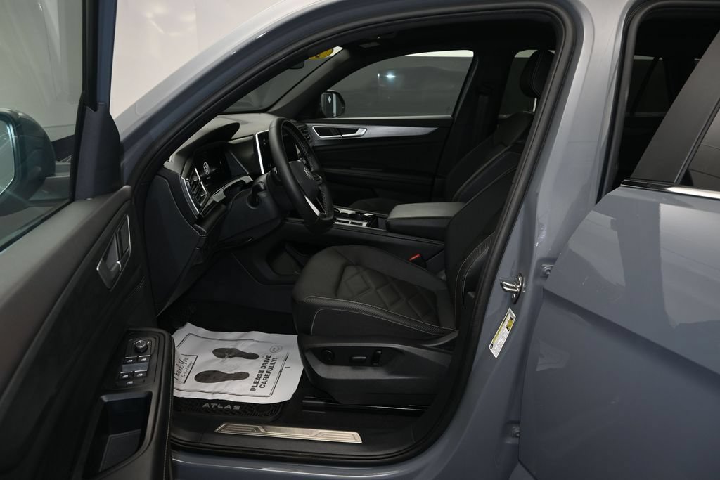 Used 2024 Volkswagen Atlas Cross Sport SE w/ Panoramic Sunroof Package AWD/4WD image 17
