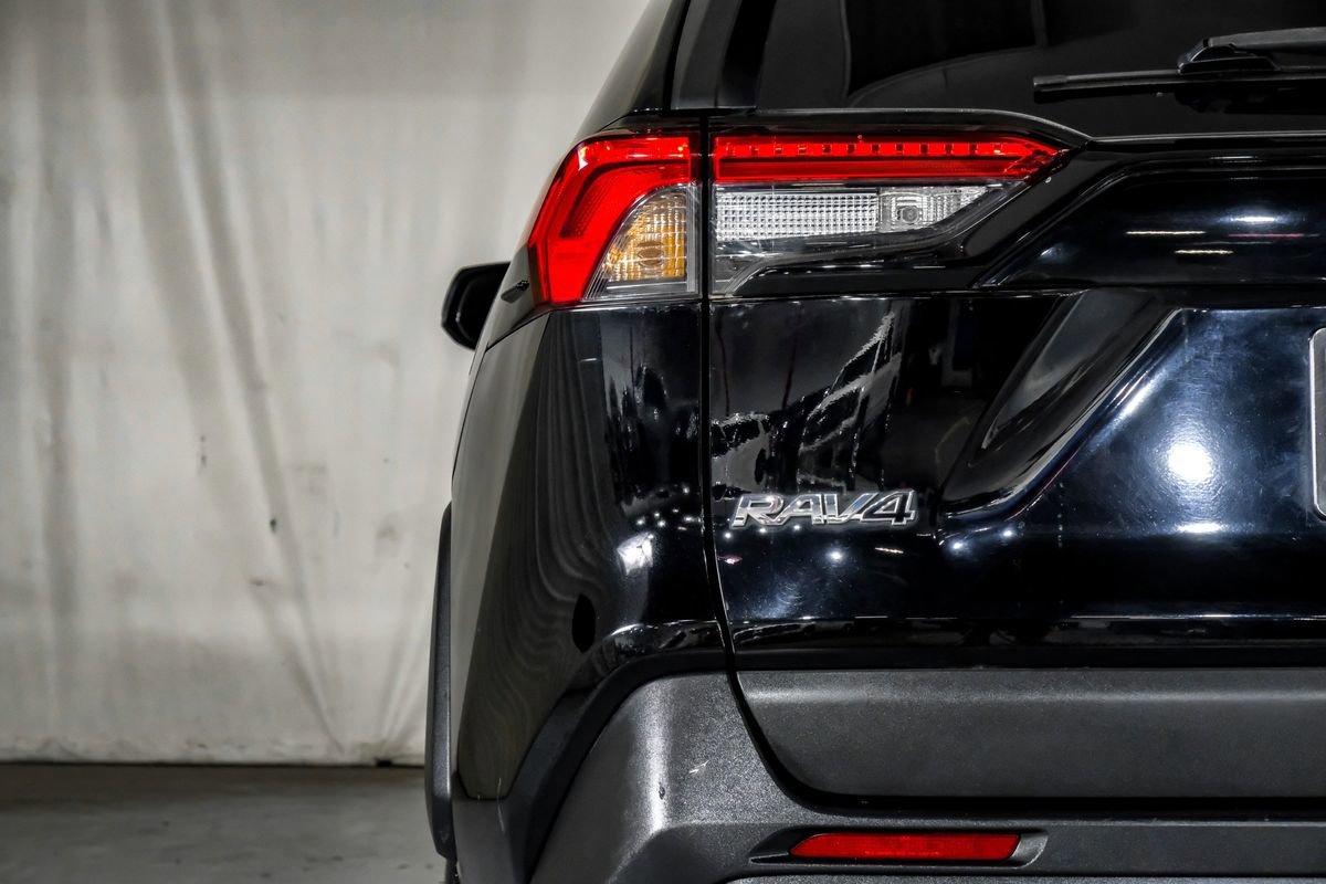 Used 2021 Toyota RAV4 LE FWD image 39