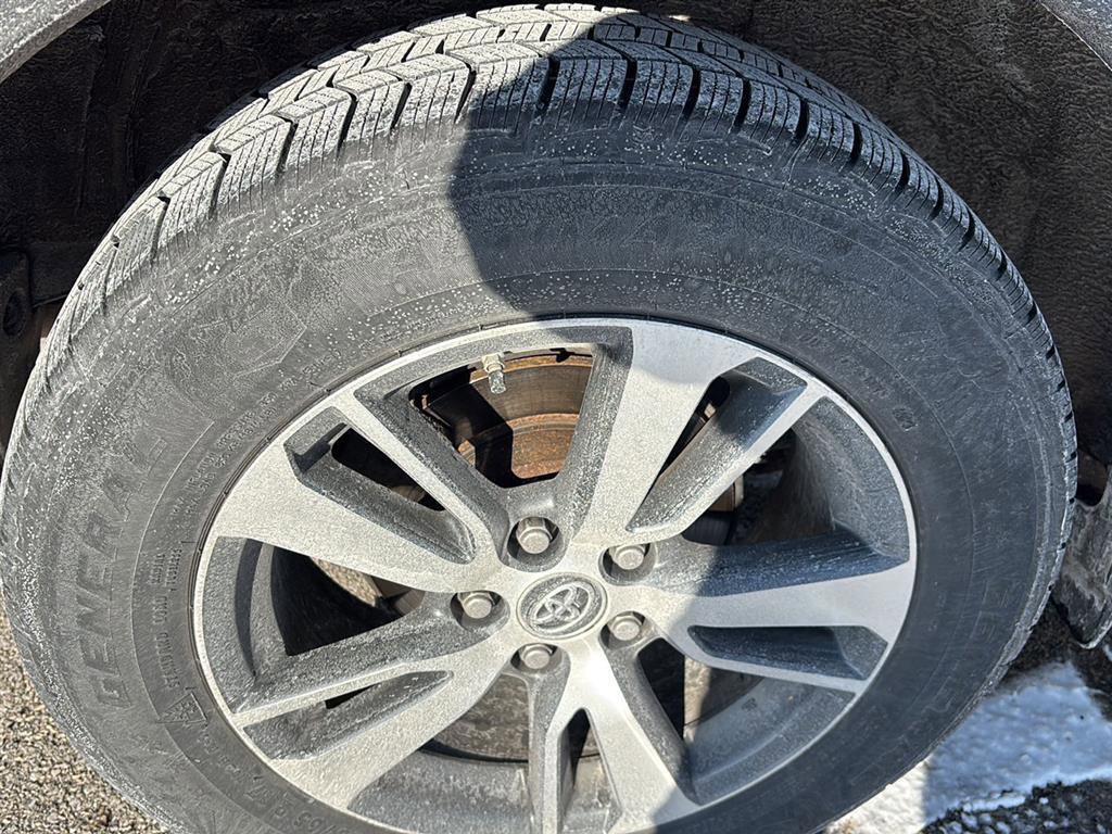 Used 2018 Toyota RAV4 XLE image 16