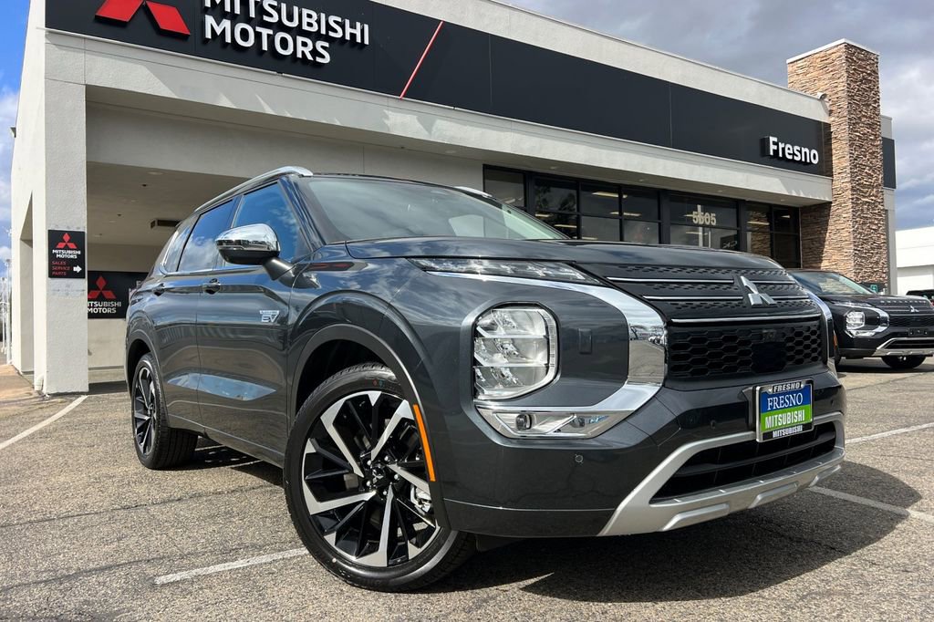New 2025 Mitsubishi Outlander SEL image 2