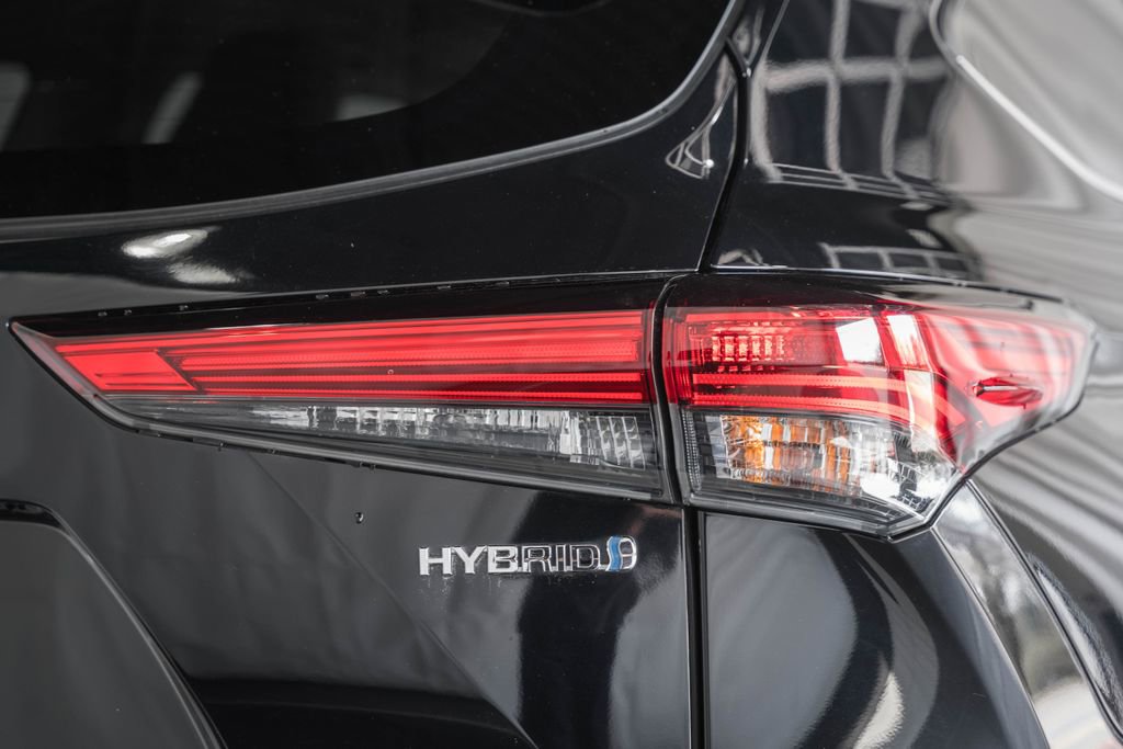 Used 2023 Toyota Highlander Bronze Edition image 6