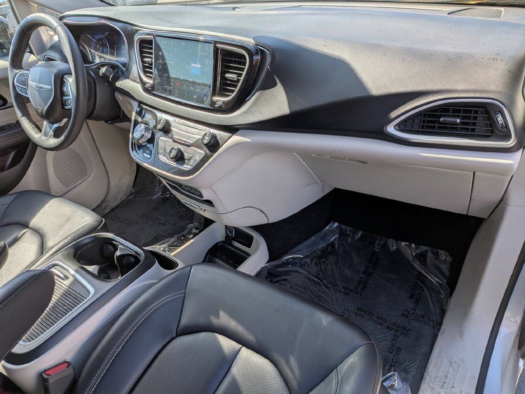 Used 2024 Chrysler Pacifica Touring-L FWD image 29