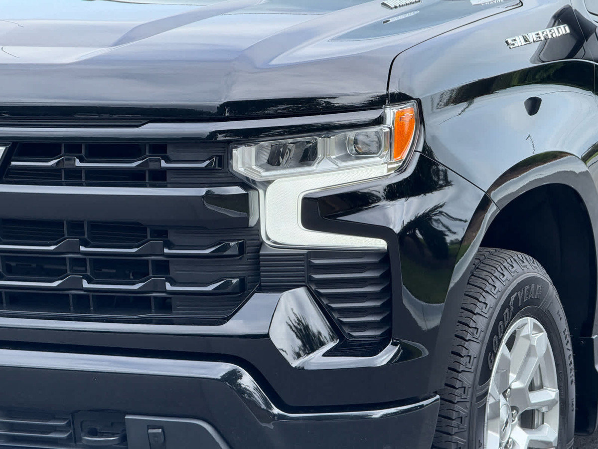Used 2023 Chevrolet Silverado 1500 RST RWD image 9