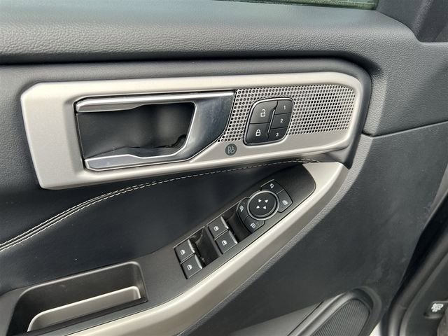 Used 2022 Ford Explorer Limited w/ Equipment Group 301A AWD/4WD image 18