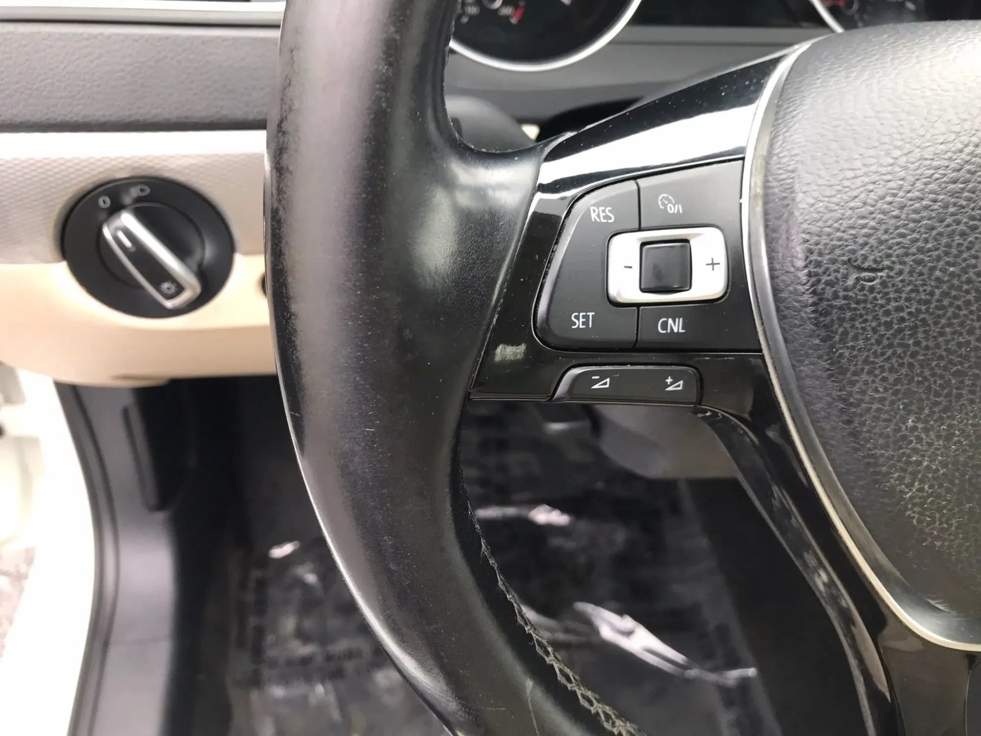Used 2017 Volkswagen Jetta SE FWD image 16