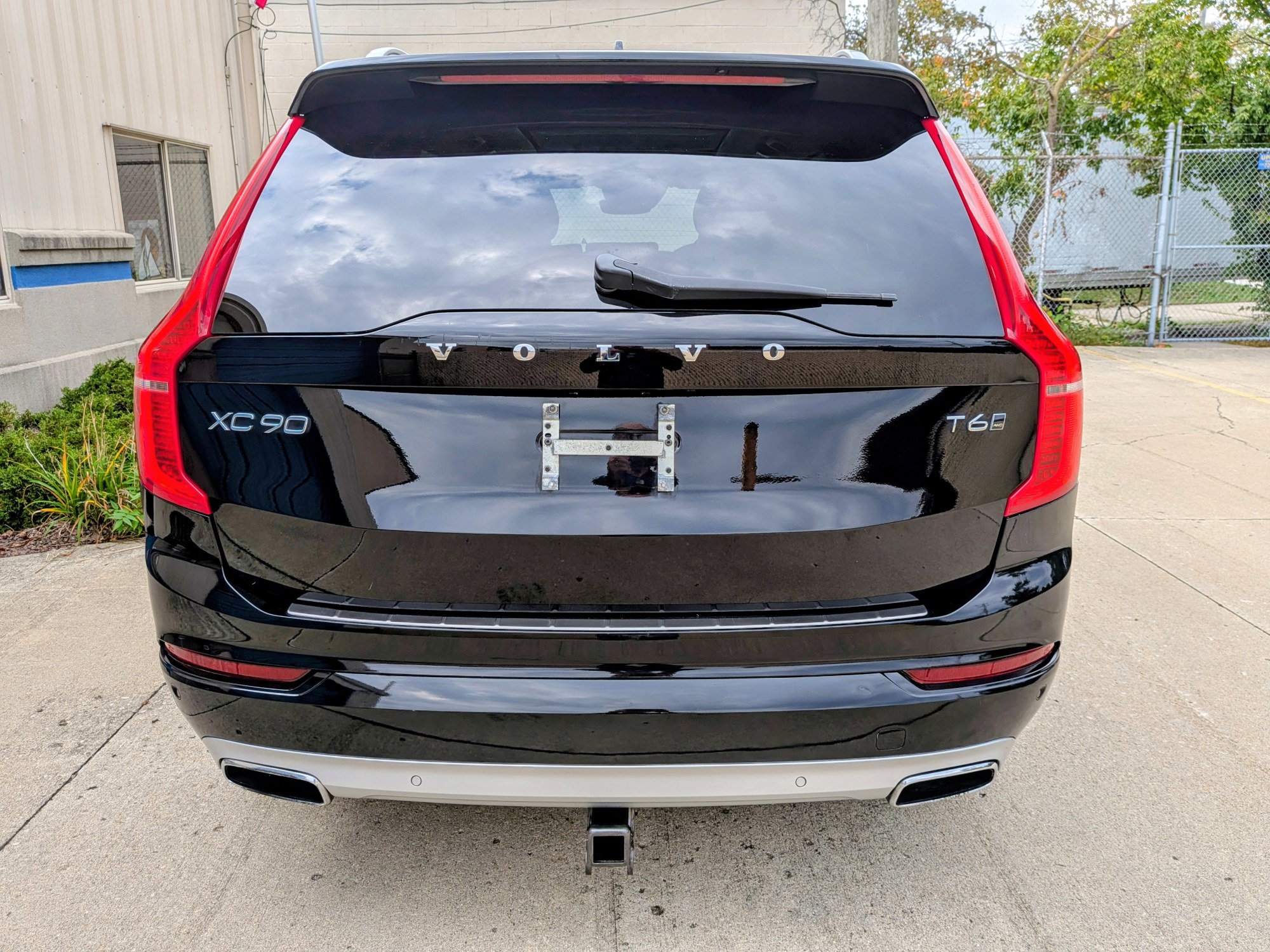 Used 2018 Volvo XC90 T6 Momentum w/ Convenience Package AWD/4WD image 16