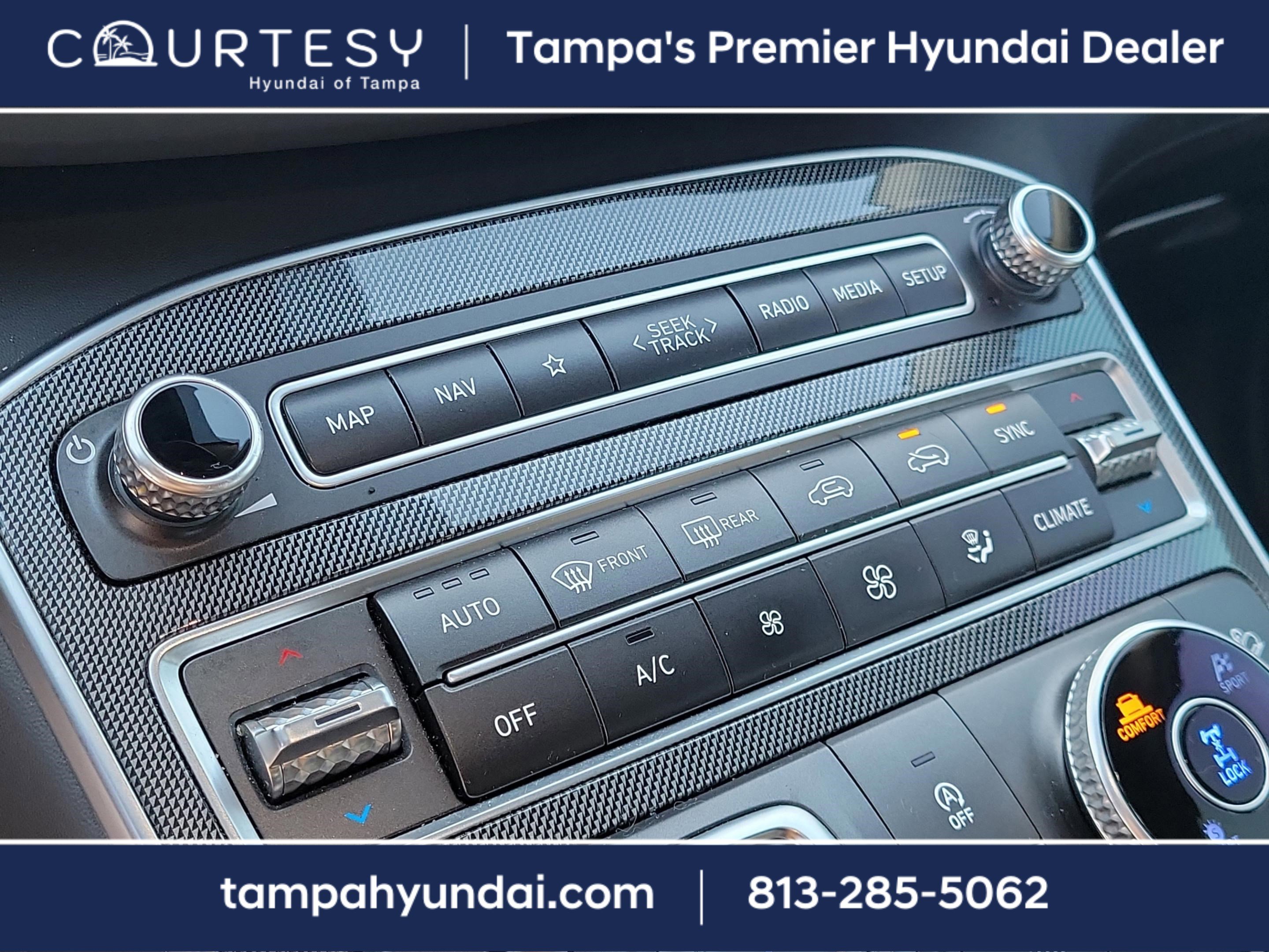 Certified 2023 Hyundai Santa Fe SEL w/ Premium Package image 30