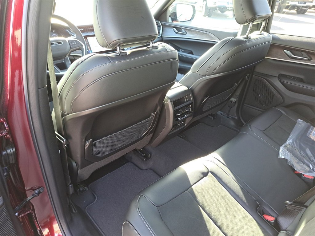 New 2026 Jeep Grand Cherokee Laredo image 15