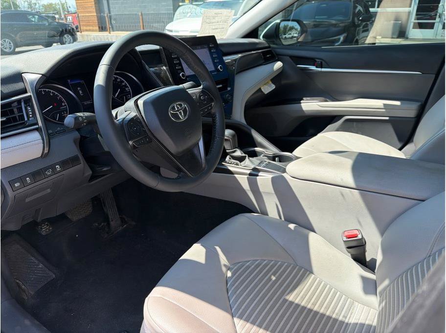 Used 2023 Toyota Camry SE FWD image 2
