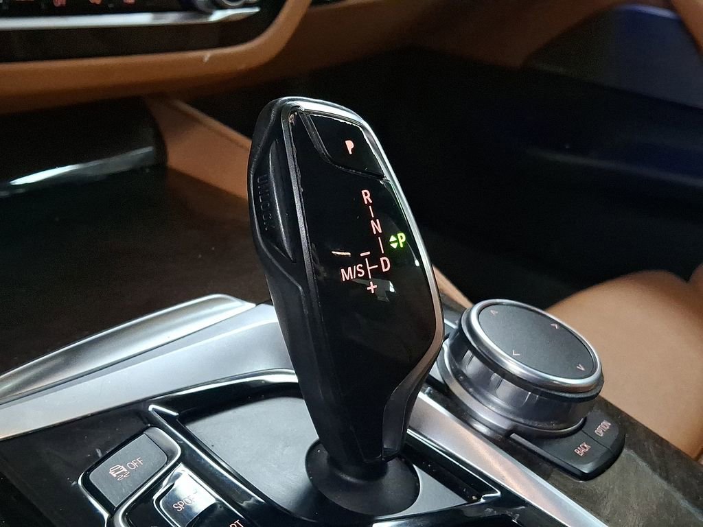 Used 2018 BMW 530i xDrive image 11