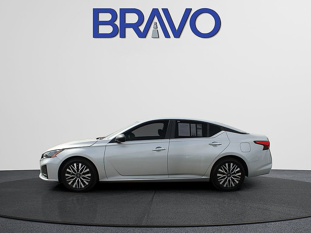 Used 2024 Nissan Altima 2.5 SV image 8