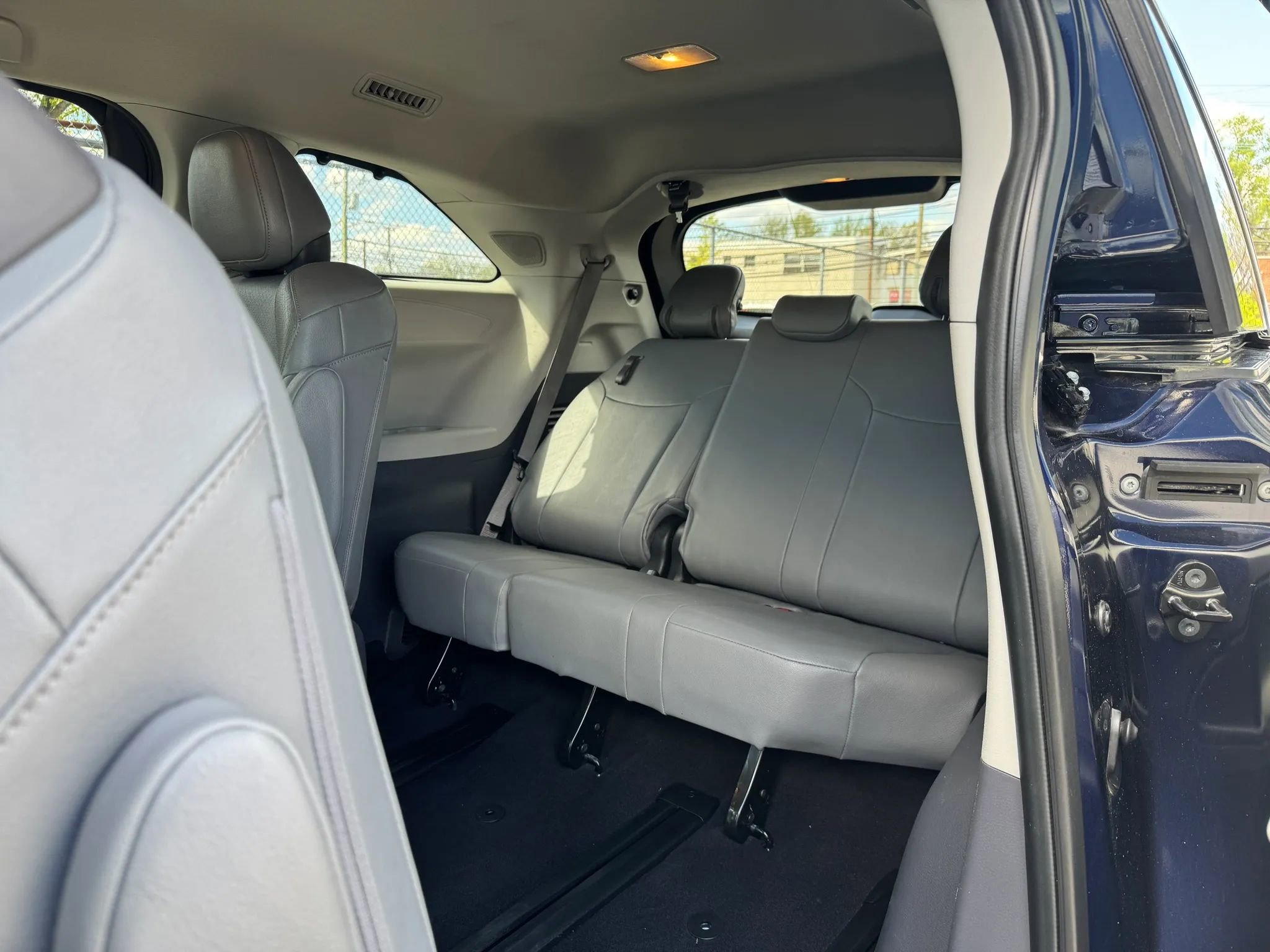Used 2021 Toyota Sienna Limited FWD image 21