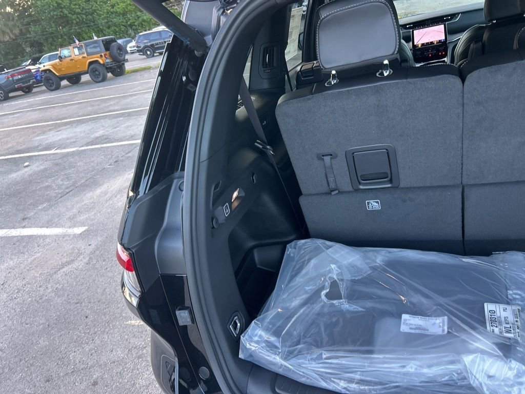 New 2025 Jeep Grand Cherokee L Limited image 31