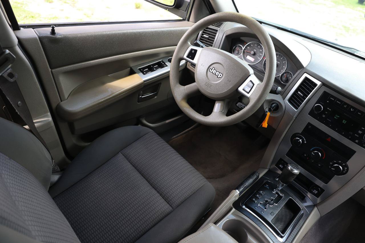 Used 2009 Jeep Grand Cherokee Laredo RWD image 20