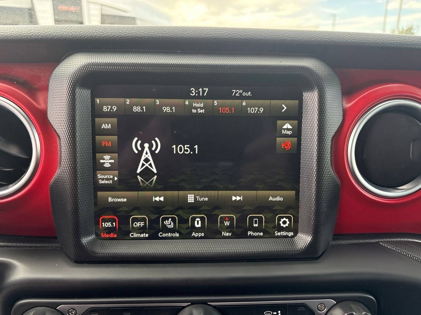 Used 2023 Jeep Gladiator Rubicon w/ Cold Weather Group AWD/4WD image 18