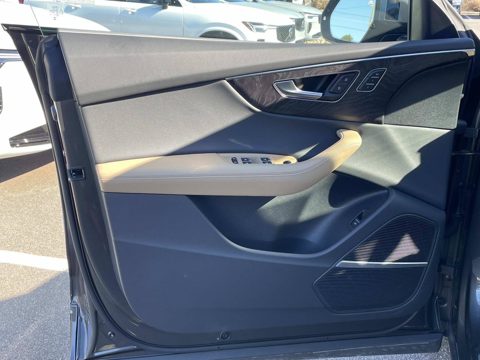 Used 2025 Audi Q8 Prestige w/ Prestige Package image 16