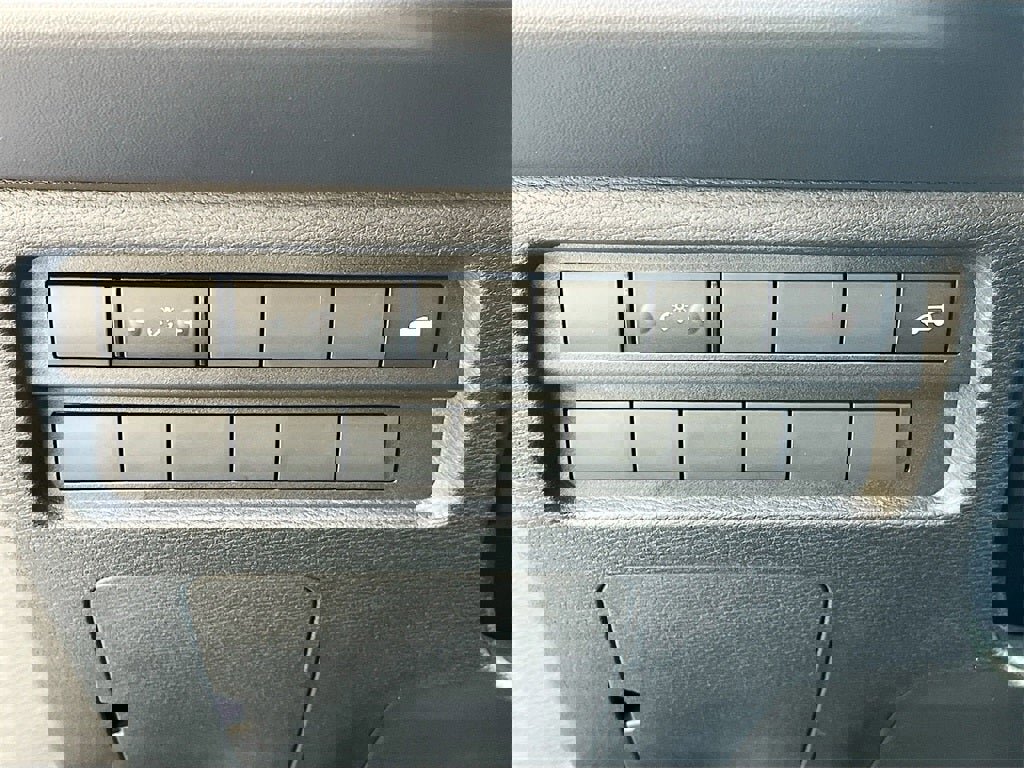 New 2025 Mitsubishi Outlander SE image 9