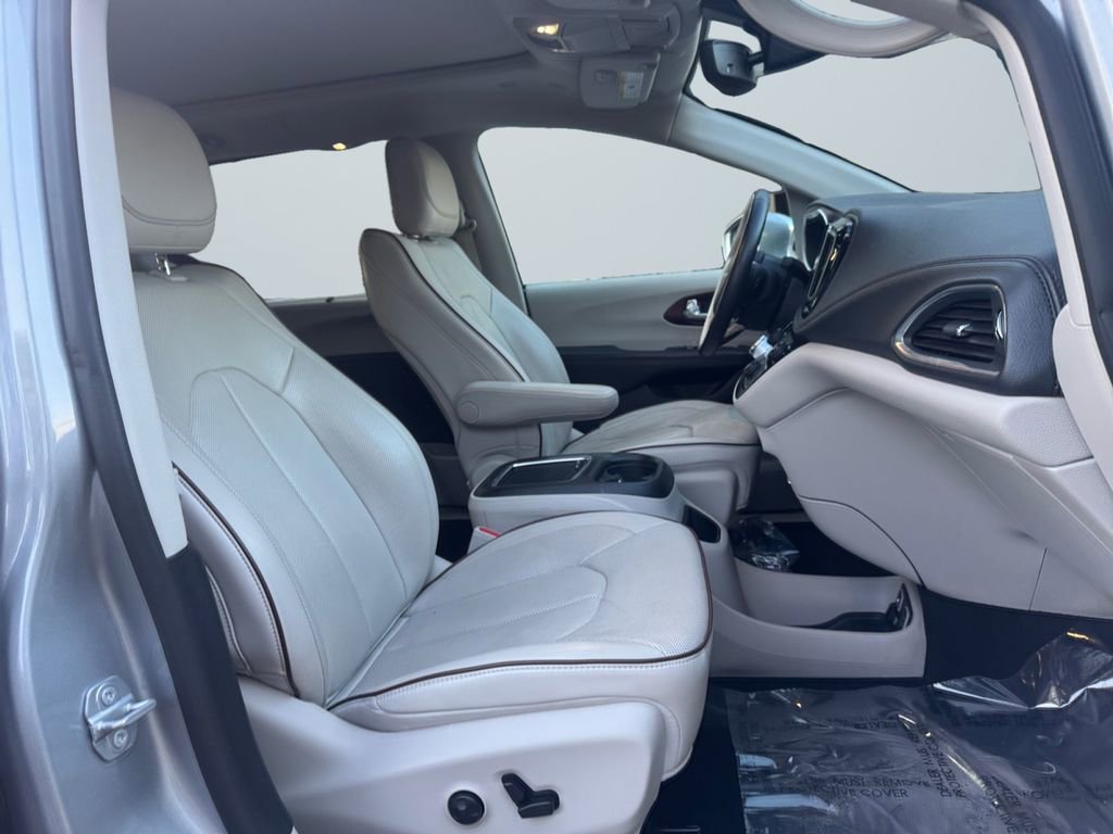Used 2020 Chrysler Pacifica Limited image 14