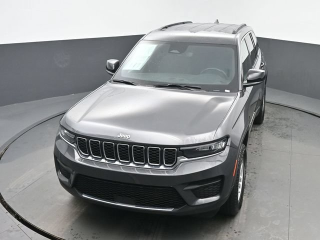 Used 2024 Jeep Grand Cherokee Laredo AWD/4WD image 38