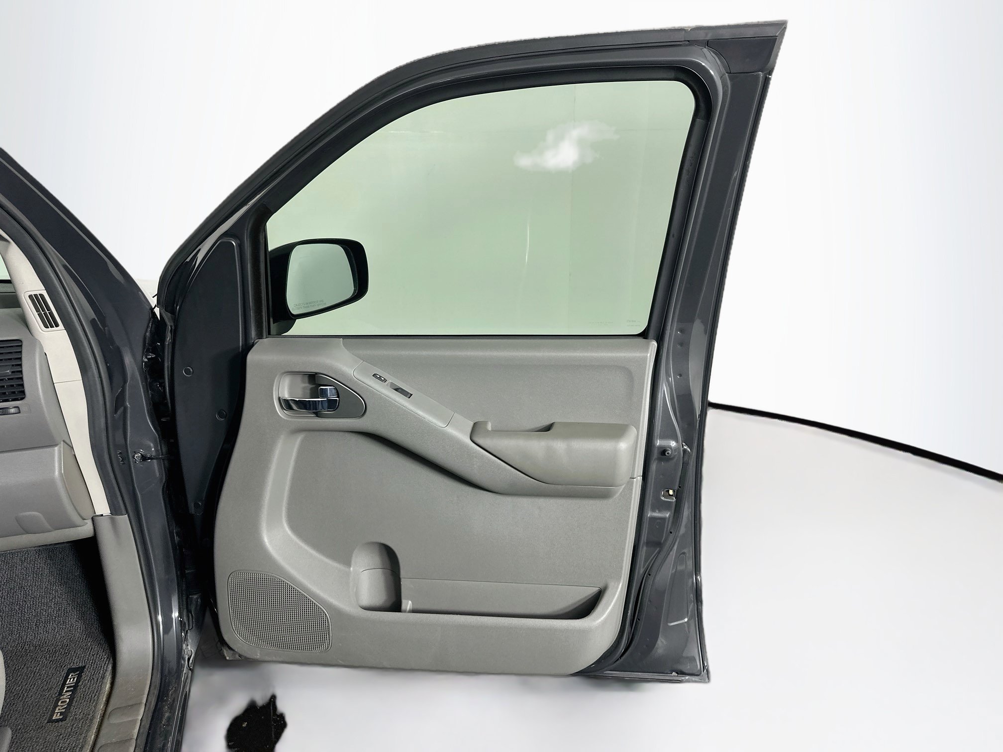 Used 2012 Nissan Frontier SV RWD image 28