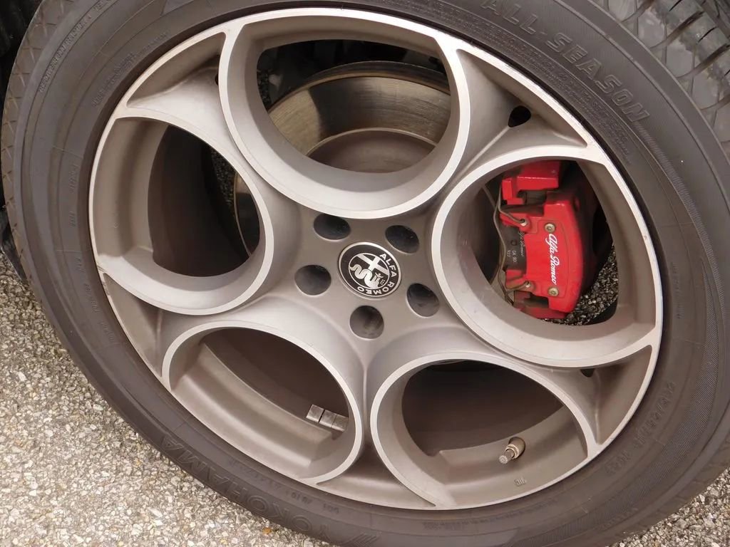 Used 2023 Alfa Romeo Stelvio Ti image 9