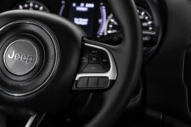 Used 2019 Jeep Renegade Latitude w/ Popular Equipment Group image 18