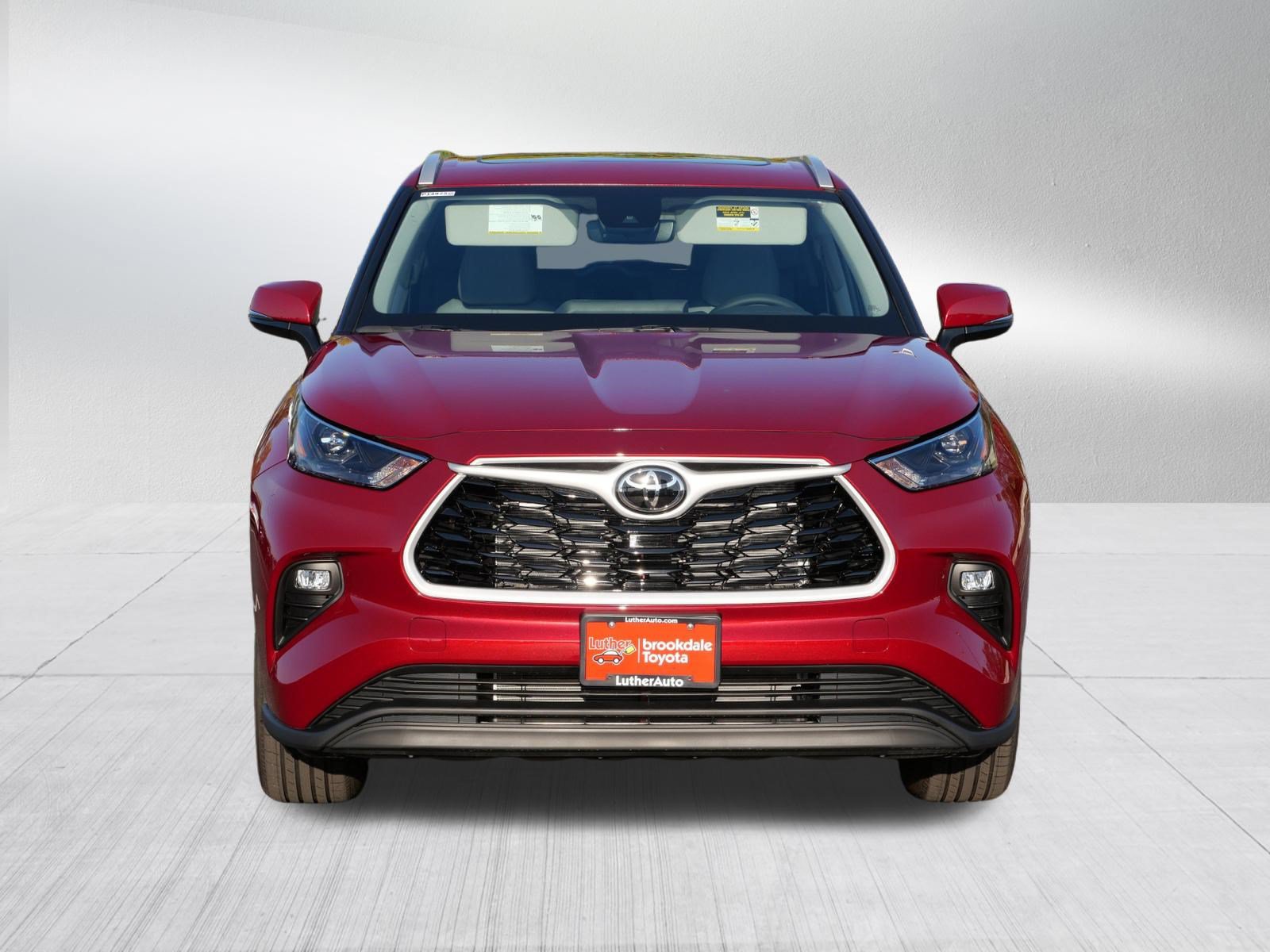 Certified 2026 Toyota Highlander XLE AWD/4WD image 2