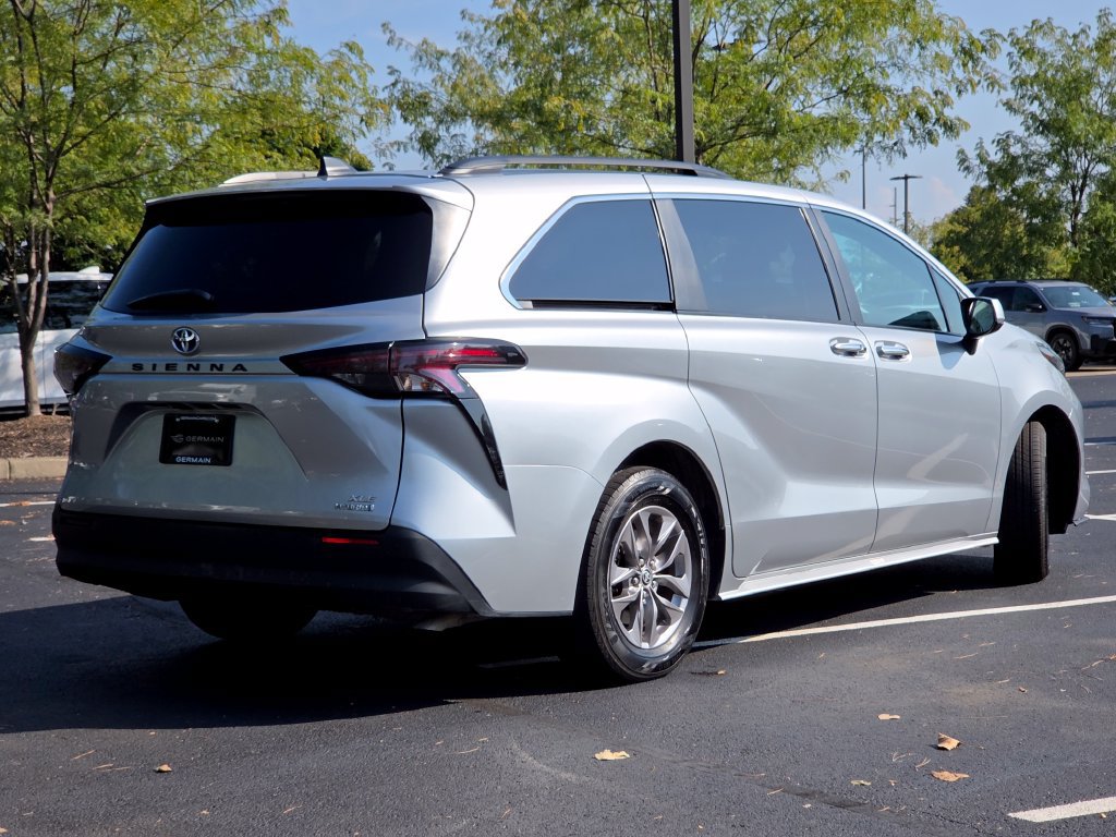 Used 2023 Toyota Sienna XLE FWD image 22
