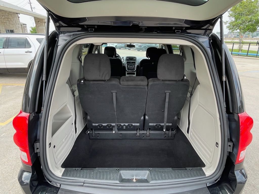 Used 2013 Dodge Grand Caravan SE FWD image 12
