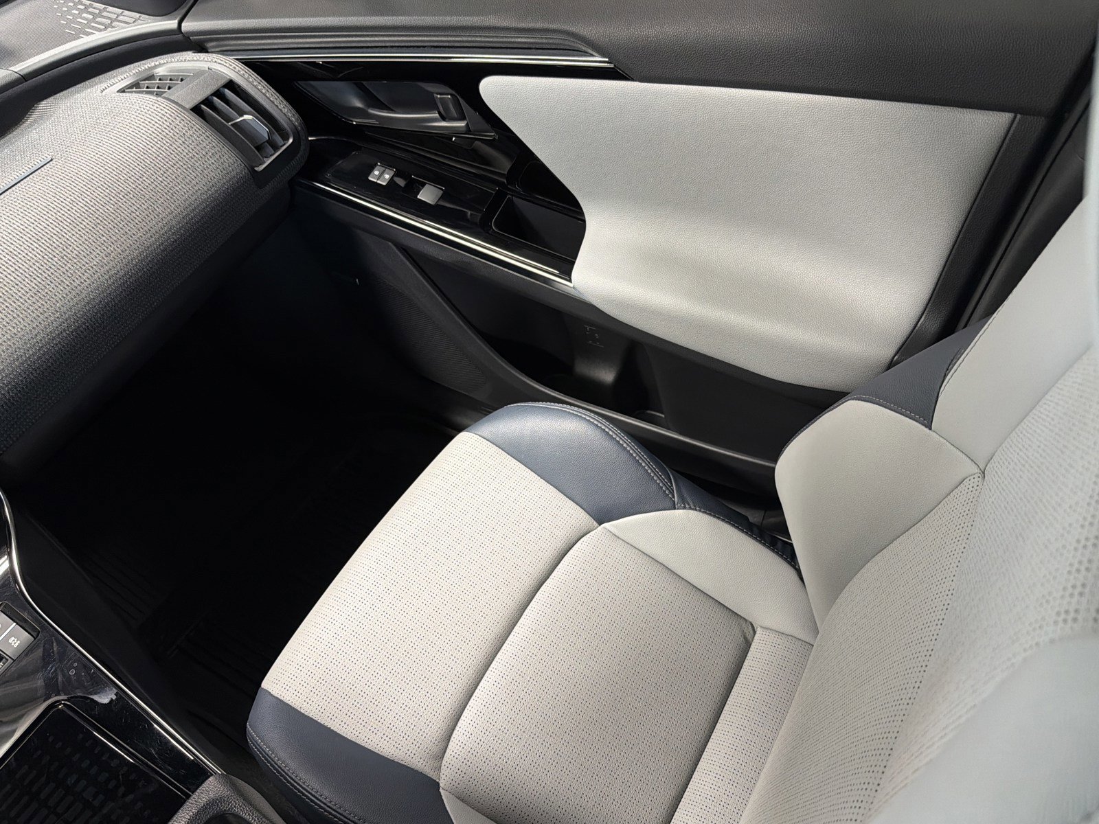 Used 2023 Subaru Solterra Touring image 11