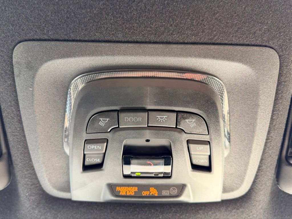 Used 2025 Toyota Corolla Cross AWD Hybrid w/ Moonroof Package image 29