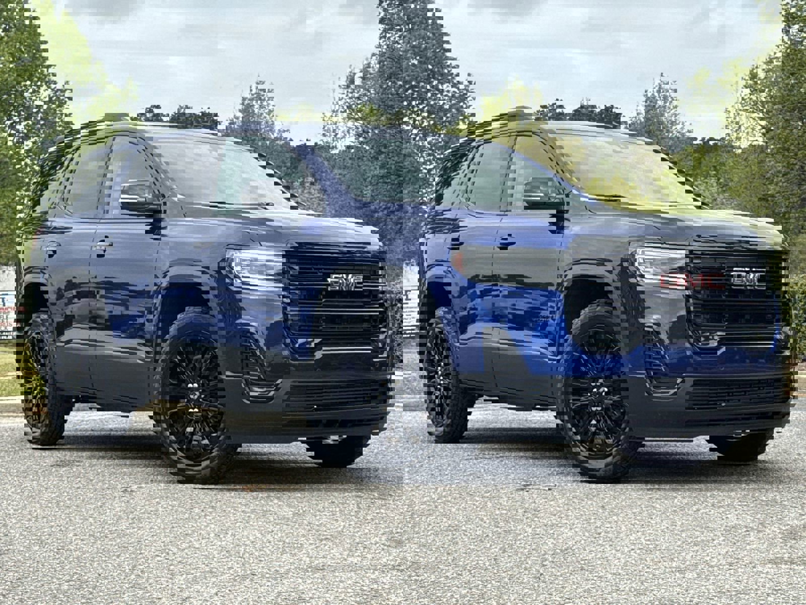 Certified 2023 GMC Acadia SLE w/ Driver Convenience Package image 2