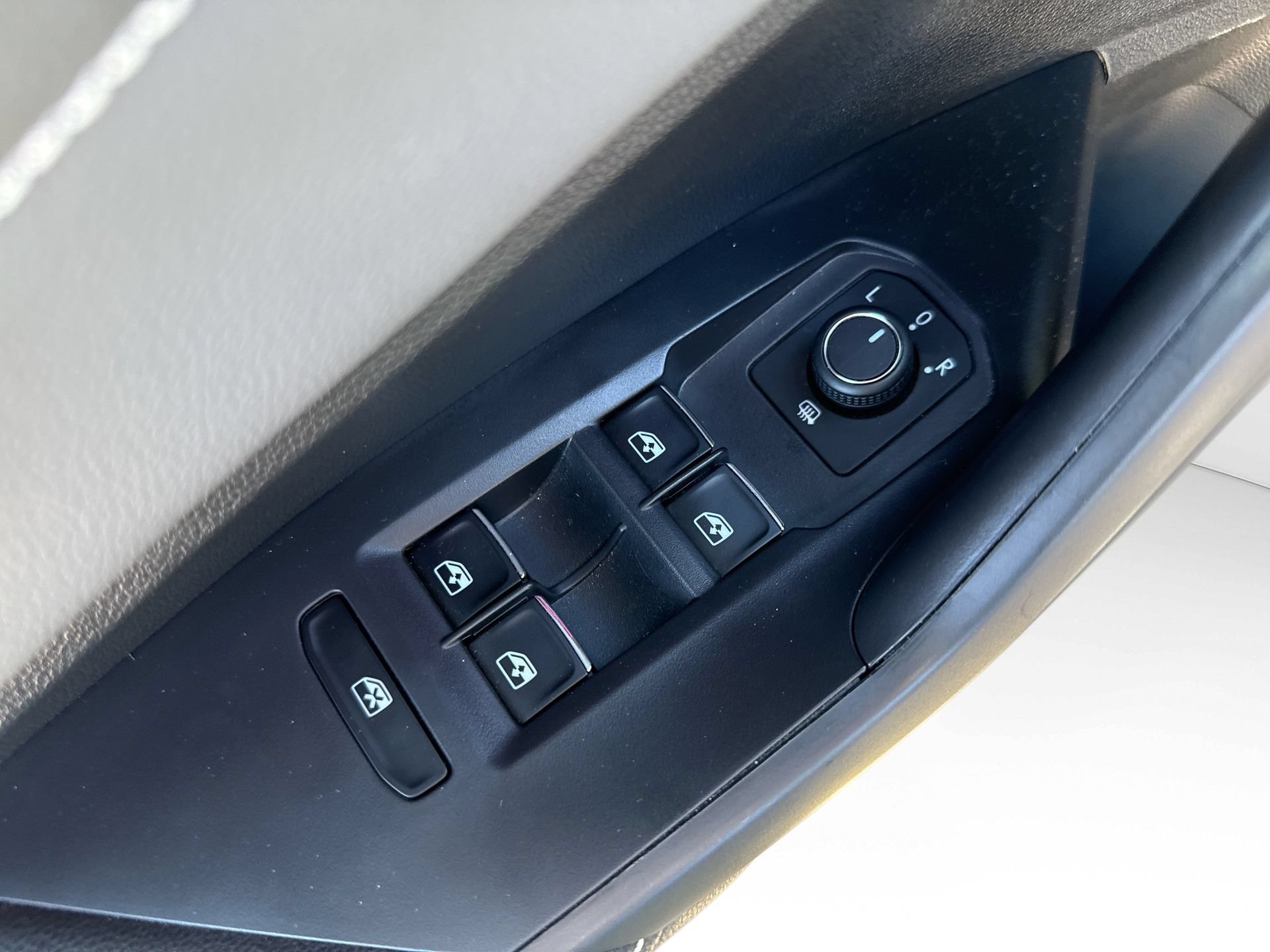 Used 2026 Volkswagen Jetta SEL FWD image 16