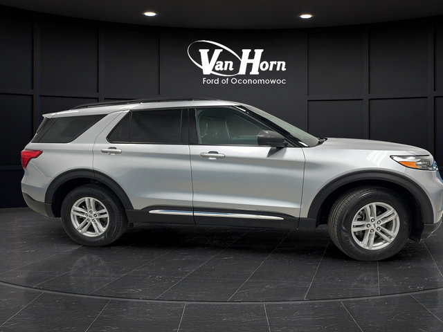 Used 2024 Ford Explorer XLT AWD/4WD image 8