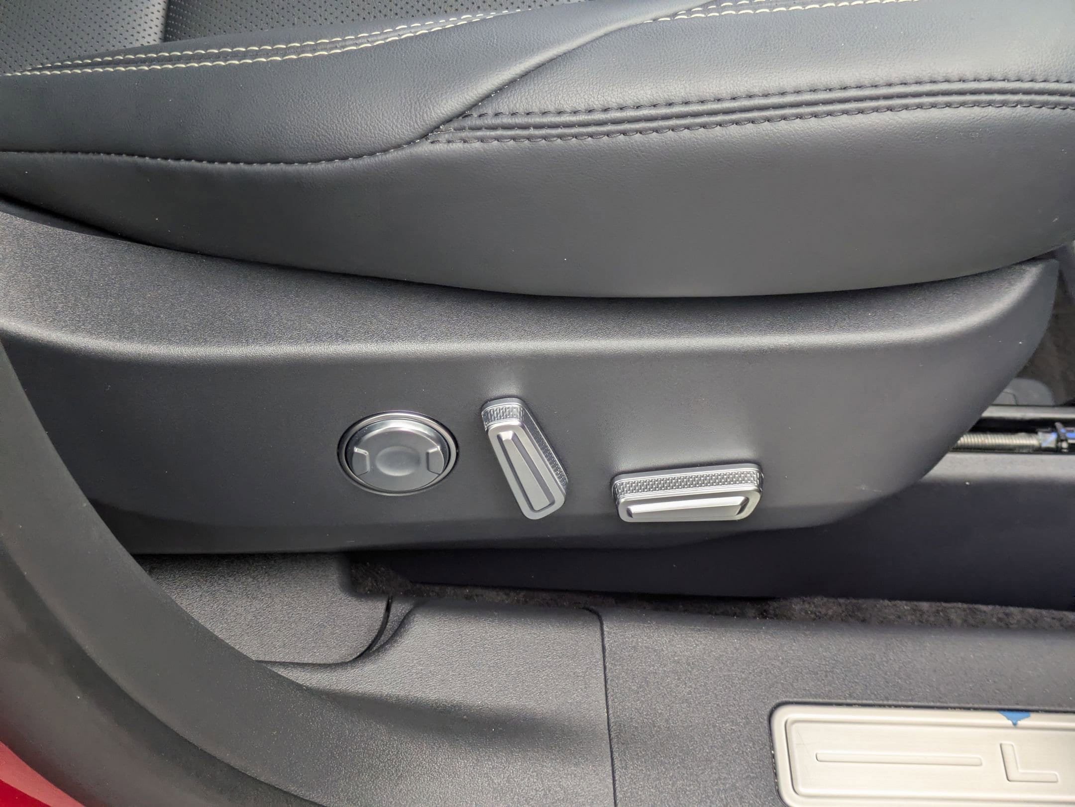 Used 2025 Lincoln Nautilus Premier w/ Equipment Group 102A image 33