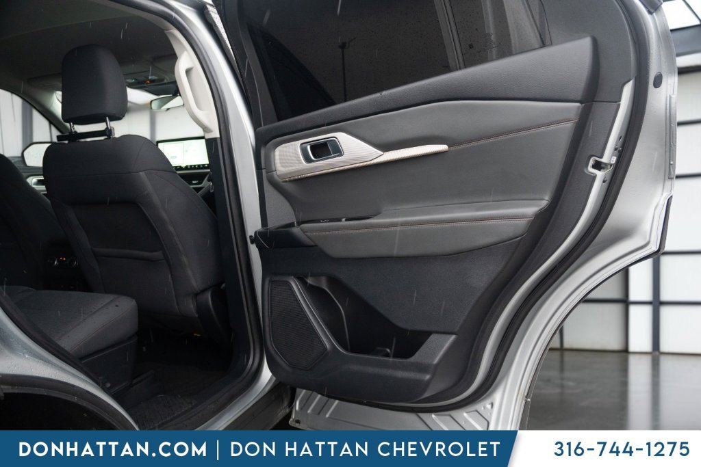 Used 2025 Ford Explorer Active AWD/4WD image 21