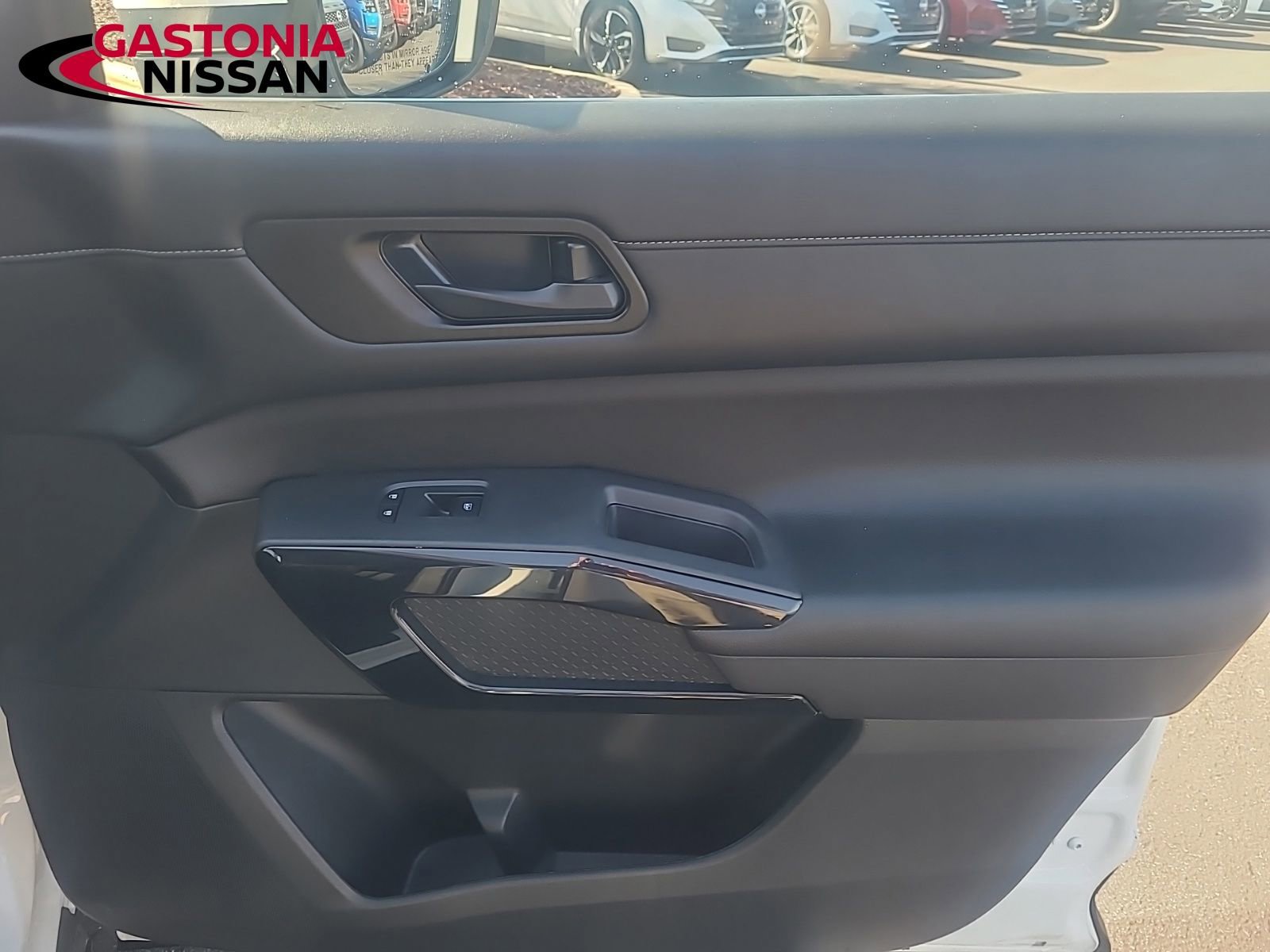 Used 2024 Nissan Pathfinder SV image 22