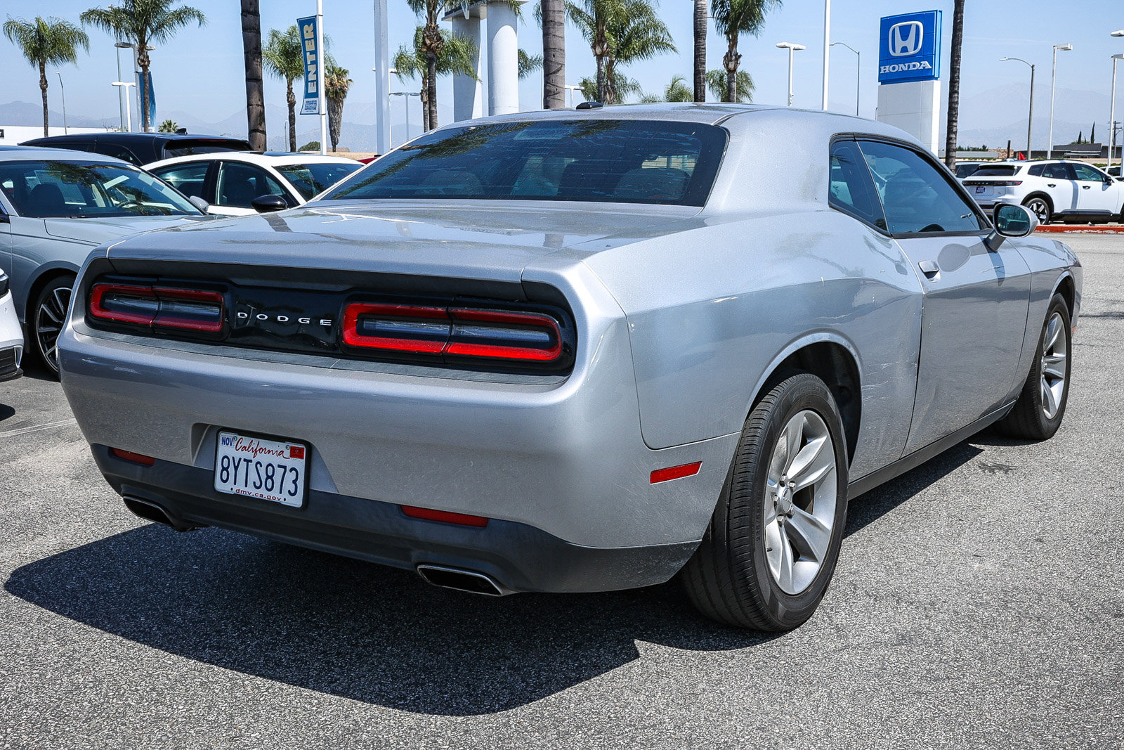 Used 2016 Dodge Challenger SXT image 7