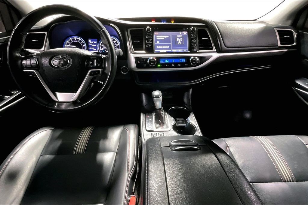 Used 2019 Toyota Highlander SE image 18