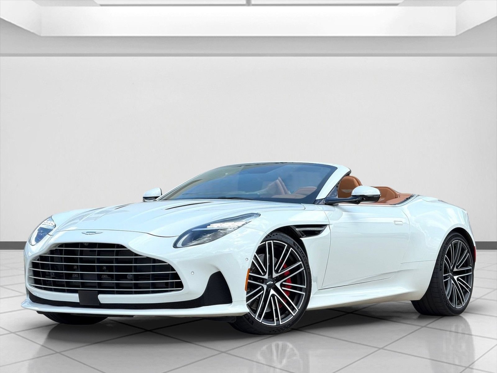 Used 2025 Aston Martin DB12 Convertible RWD image 7