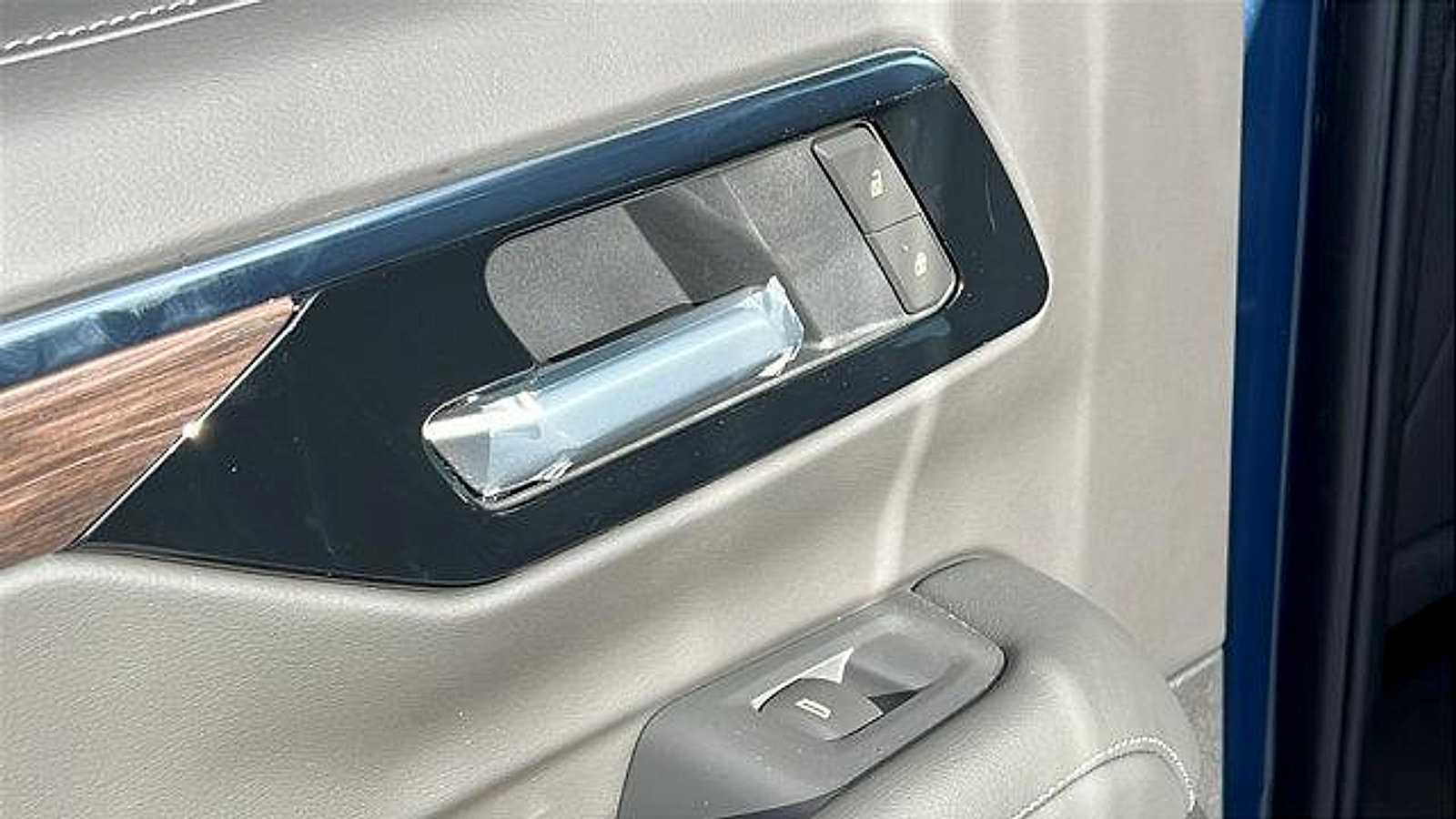 New 2026 Chevrolet Suburban LS image 13