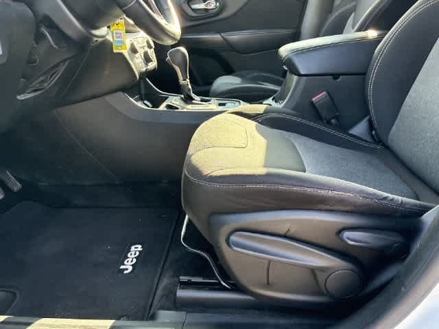 Used 2014 Jeep Cherokee Latitude FWD image 18