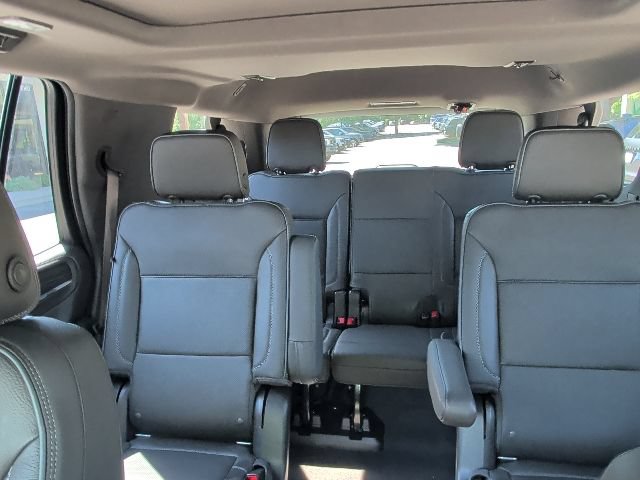 Used 2021 GMC Yukon Denali w/ Denali Ultimate Package AWD/4WD image 16